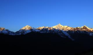 香格里拉到梅里雪山坐车怎么走